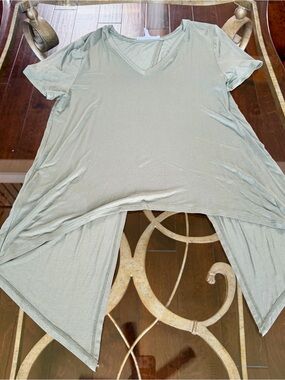 BCBGeneration Sage Green V-Neck Handkerchief Hem Tunic